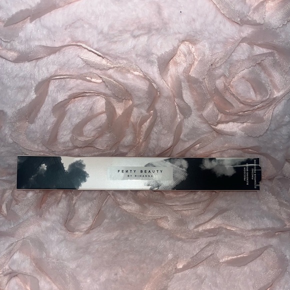 Fenty Beauty by Rihanna
Precision Blending Eyeshadow Brush 230 - Picture 5 of 13